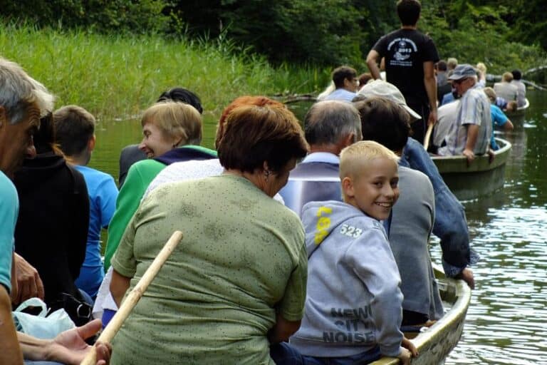 Wielodniowy spływ szlakiem Krutyni – 102 km przygody. Kompletny poradnik logistyczny.