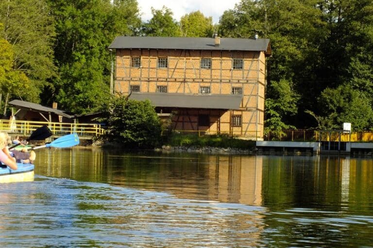 Zabytkowy Młyn w Zielonym Lasku na trasie Krutyni
